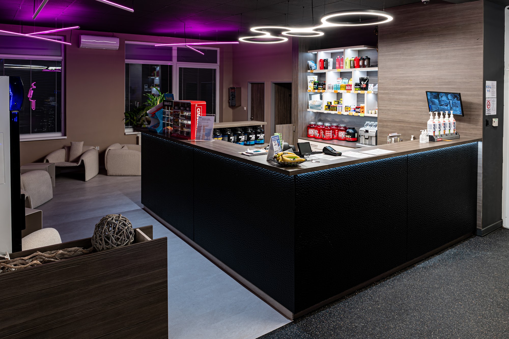 Recepcia ATLAS Fitness so suplementmi